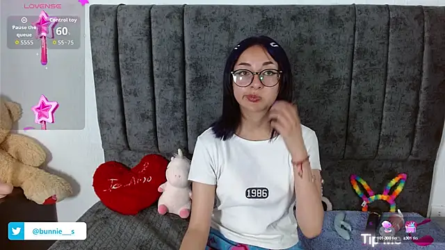 Littlee Bunny  online show from 30, 9, 2025