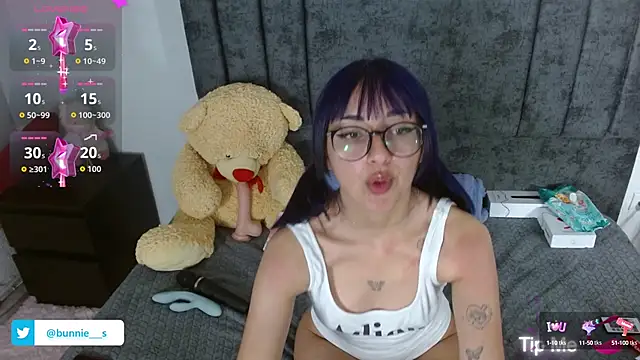 Littlee Bunny  online show from 15, 10, 2025