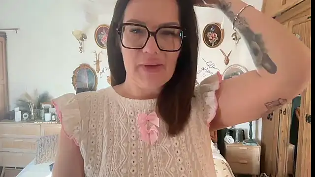 Snapshot of _Melia_ chatting on 26, 5, 2026 Melia online show from 26, 5, 2026