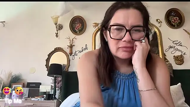Snapshot of _Melia_ chatting on 9, 6, 2026 Melia online show from 9, 6, 2026