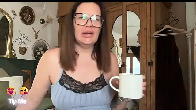 Snapshot of _Melia_ chatting on 24, 6, 2026 Melia online show from 24, 6, 2026