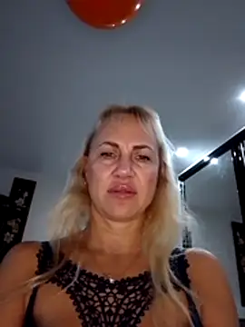 Snapshot of KissMiSveet chatting on 4, 11, 2025 KissMiSveet online show from 4, 11, 2025