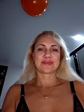 Snapshot of KissMiSveet chatting on 7, 11, 2025 KissMiSveet online show from 7, 11, 2025