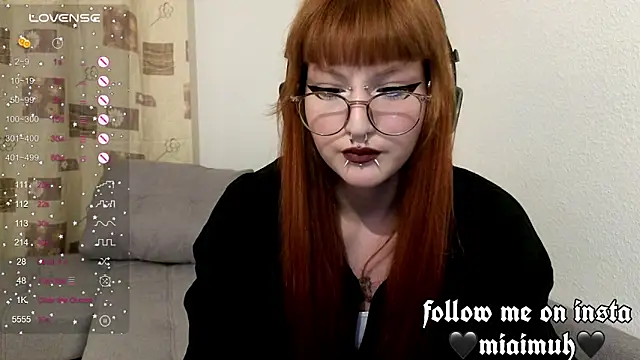 Snapshot of mia__yui chatting on 23, 10, 2025 mia  yui online show from 23, 10, 2025