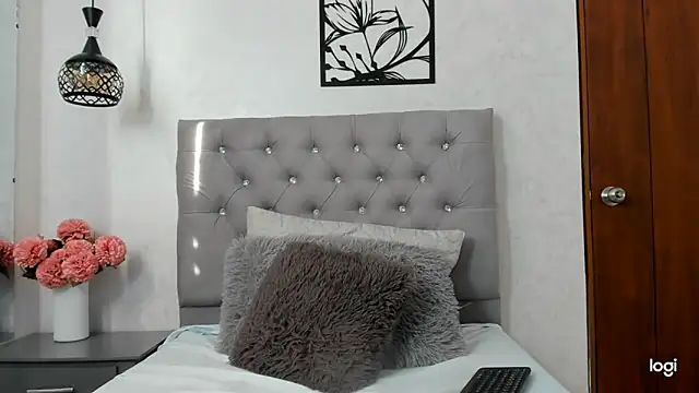 Snapshot of Emiily_cooper_x chatting on 2, 10, 2025 Emiily cooper x online show from 2, 10, 2025