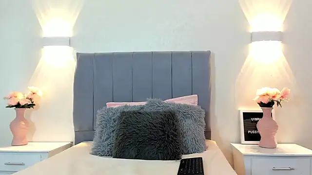 Snapshot of Emiily_cooper_x chatting on 10, 10, 2025 Emiily cooper x online show from 10, 10, 2025