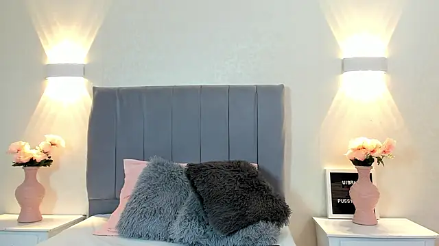 Snapshot of Emiily_cooper_x chatting on 11, 10, 2025 Emiily cooper x online show from 11, 10, 2025