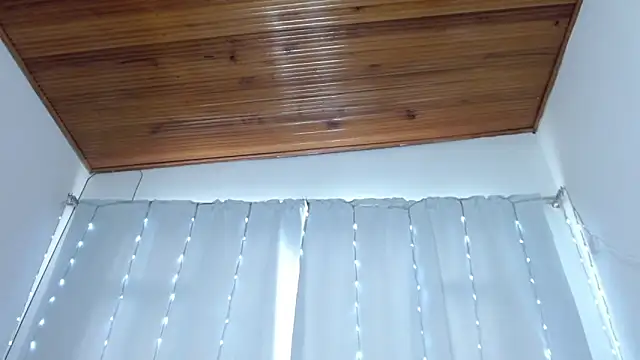 Charlothe Wright online show from 23, 4, 2026