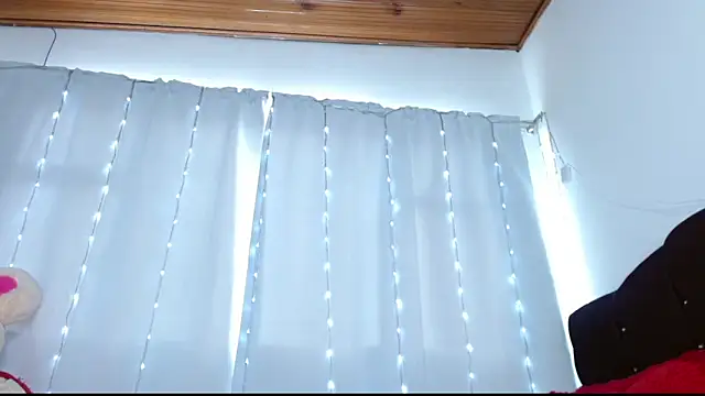 Charlothe Wright online show from 26, 4, 2026