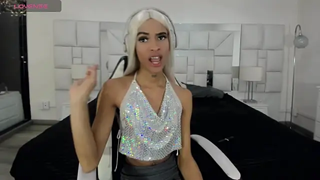 Dahlia Moss online show from 29, 11, 2025