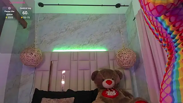 Snapshot of NikkyyRed chatting on 11, 11, 2025 NikkyyRed online show from 11, 11, 2025