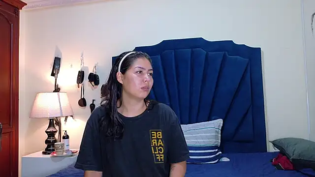 Snapshot of RoxyandAron2 chatting on 2, 5, 2026 RoxyandAron2 online show from 2, 5, 2026