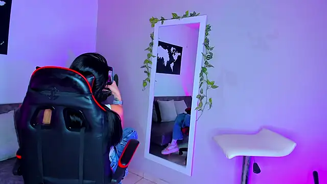 ZoeValencia1 online show from 9, 3, 2026