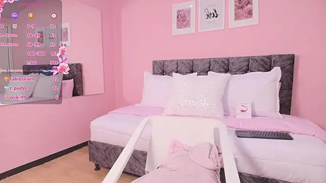 Snapshot of maddie_beauty chatting on 18, 10, 2025 maddie beauty online show from 18, 10, 2025