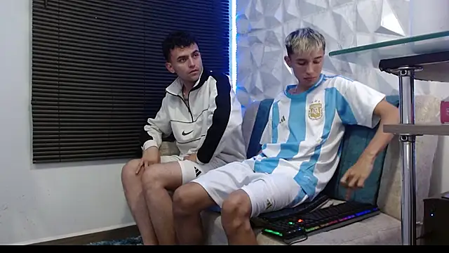 Snapshot of Isaac_tan chatting on 21, 9, 2025 Isaac tan online show from 21, 9, 2025