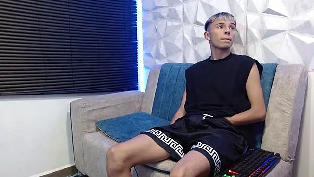 Snapshot of Isaac_tan chatting on 5, 10, 2025 Isaac tan online show from 5, 10, 2025