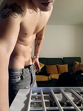 Snapshot of cameron334 chatting on 27, 10, 2025 cameron334 online show from 27, 10, 2025