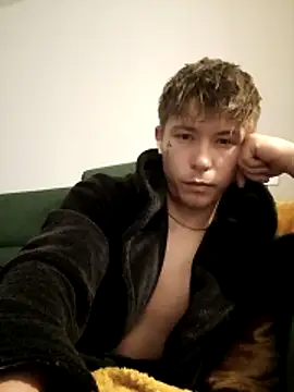 Snapshot of cameron334 chatting on 13, 11, 2025 cameron334 online show from 13, 11, 2025