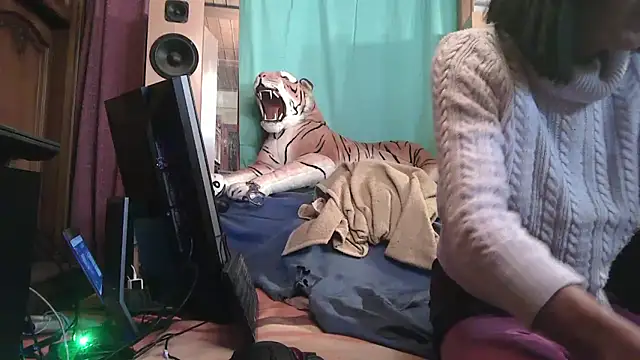 Snapshot of SissiDomination chatting on 12, 9, 2025 SissiDomination online show from 12, 9, 2025