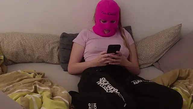 Snapshot of Dollfucker18cm chatting on 15, 11, 2025 Dollfucker18cm online show from 15, 11, 2025