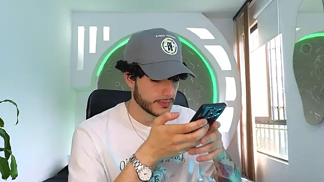 Snapshot of Rafael_Mendezz chatting on 8, 10, 2025 Rafael Mendezz online show from 8, 10, 2025