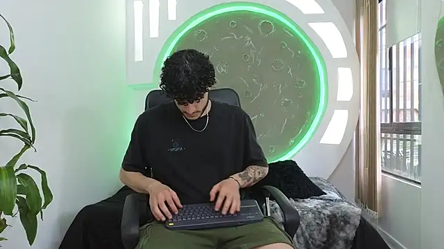 Snapshot of Rafael_Mendezz chatting on 17, 10, 2025 Rafael Mendezz online show from 17, 10, 2025