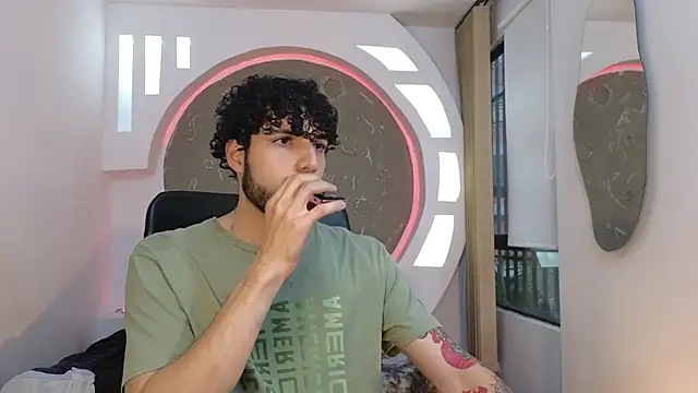 Snapshot of Rafael_Mendezz chatting on 22, 10, 2025 Rafael Mendezz online show from 22, 10, 2025