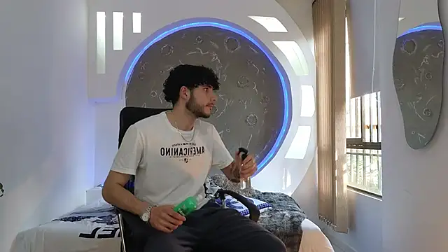 Snapshot of Rafael_Mendezz chatting on 29, 10, 2025 Rafael Mendezz online show from 29, 10, 2025