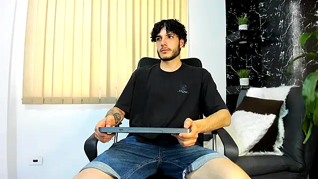 Snapshot of Rafael_Mendezz chatting on 7, 11, 2025 Rafael Mendezz online show from 7, 11, 2025