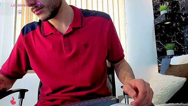 Snapshot of Rafael_Mendezz chatting on 4, 12, 2025 Rafael Mendezz online show from 4, 12, 2025