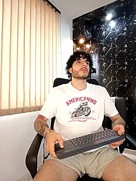 Snapshot of Rafael_Mendezz chatting on 15, 12, 2025 Rafael Mendezz online show from 15, 12, 2025