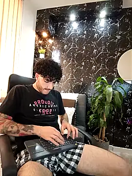 Snapshot of Rafael_Mendezz chatting on 20, 12, 2025 Rafael Mendezz online show from 20, 12, 2025