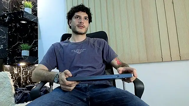 Snapshot of Rafael_Mendezz chatting on 8, 3, 2026 Rafael Mendezz online show from 8, 3, 2026