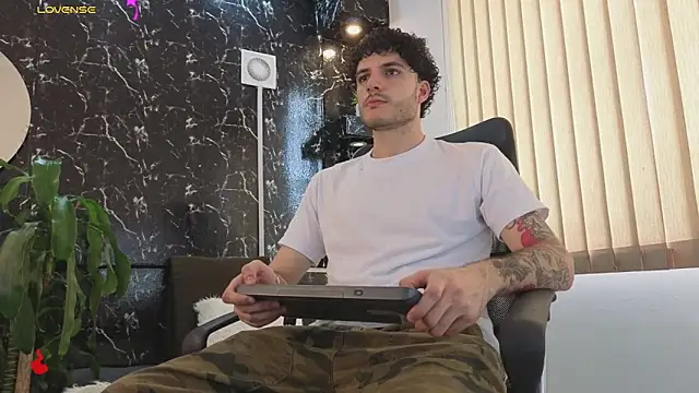 Snapshot of Rafael_Mendezz chatting on 12, 3, 2026 Rafael Mendezz online show from 12, 3, 2026