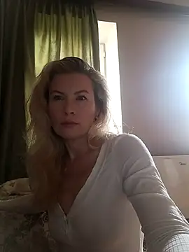 Julia Giulia online show from 1, 10, 2025