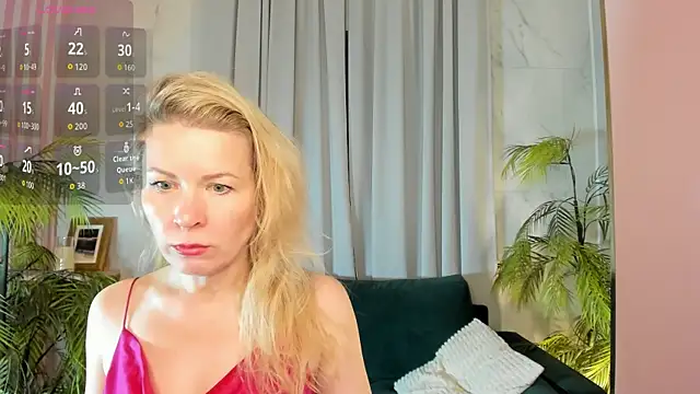 Snapshot of Julia_Giulia chatting on 19, 4, 2026 Julia Giulia online show from 19, 4, 2026
