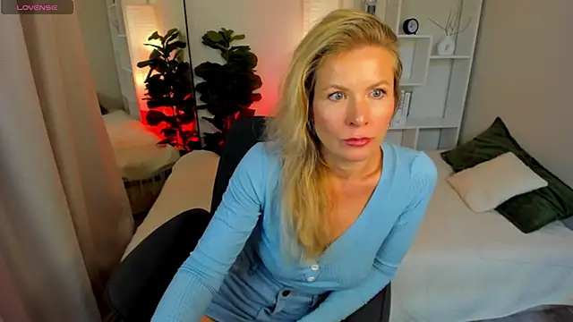 Snapshot of Julia_Giulia chatting on 18, 6, 2026 Julia Giulia online show from 18, 6, 2026