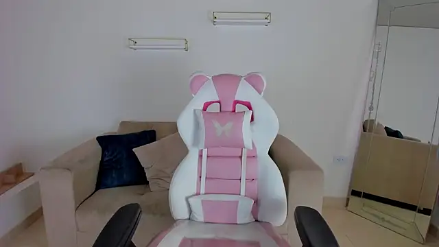 april smiith online show from 27, 9, 2025