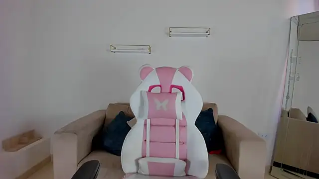 april smiith online show from 15, 10, 2025