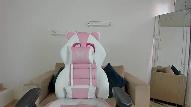 april smiith online show from 13, 11, 2025