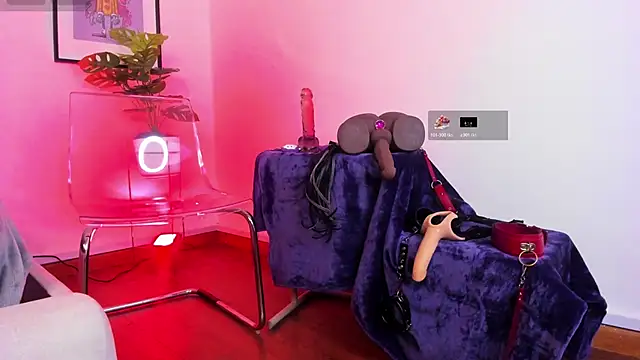 Snapshot of Violett_Novoa chatting on 20, 10, 2025 Violett Novoa online show from 20, 10, 2025