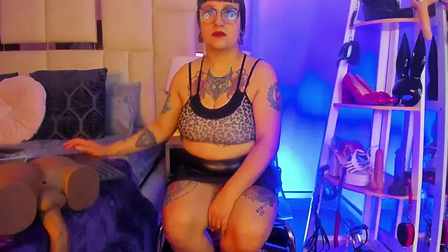 Snapshot of Violett_Novoa chatting on 17, 11, 2025 Violett Novoa online show from 17, 11, 2025