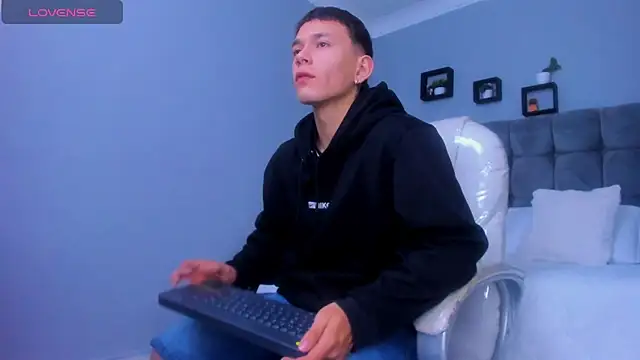 Thomas moon online show from 3, 12, 2025