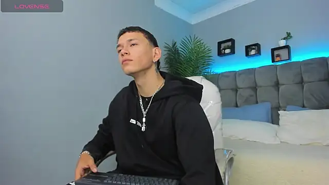 Thomas moon online show from 3, 3, 2026