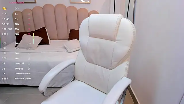 Snapshot of Karliie_kloss_ chatting on 17, 11, 2025 Karliie kloss online show from 17, 11, 2025