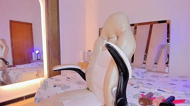 Elowen Clark online show from 22, 12, 2025