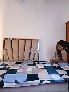 Elowen Clark online show from 11, 2, 2026