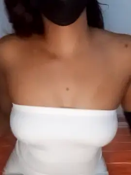 Snapshot of kissy_doll chatting on 12, 11, 2025 kissy doll online show from 12, 11, 2025