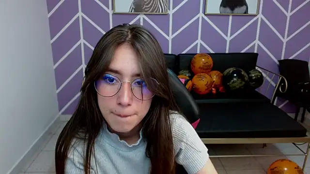 Adhara Kitten online show from 13, 11, 2025