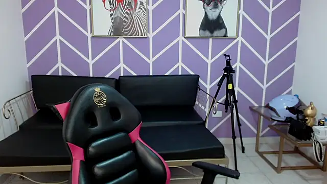 Adhara Kitten online show from 13, 12, 2025